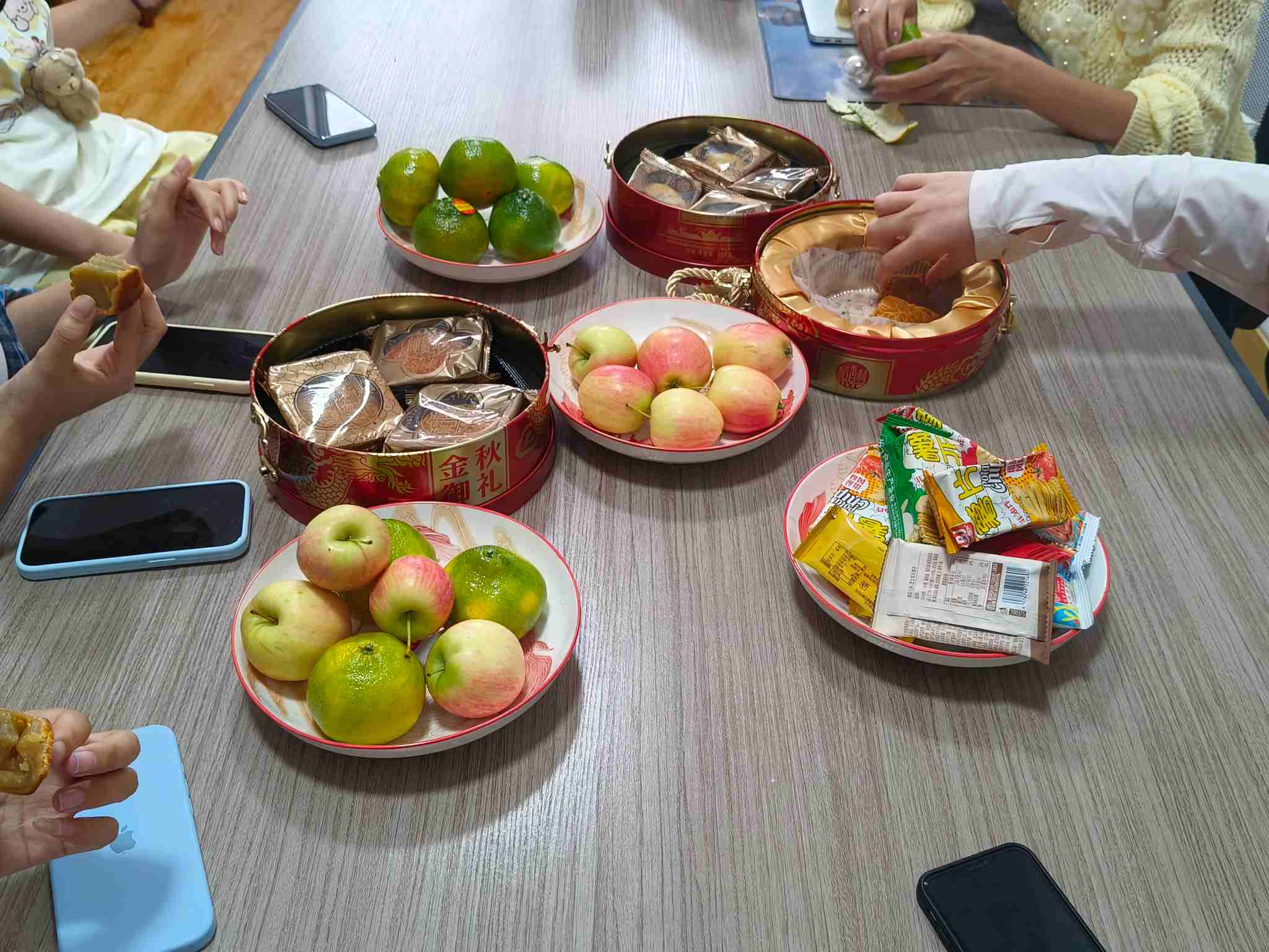 Zemaijiak arratsalde epeleko tea dauka