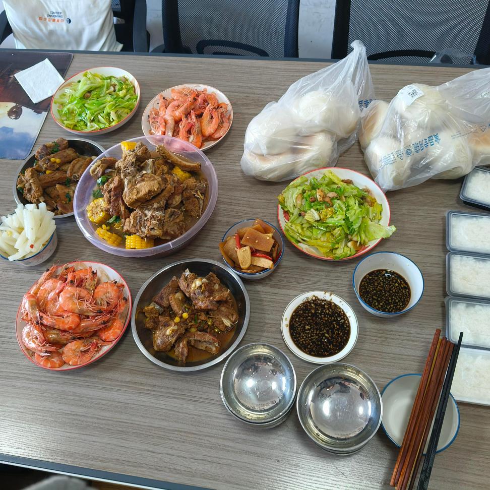 Ugazabak guztiontzako bazkaria prestatzen dute!