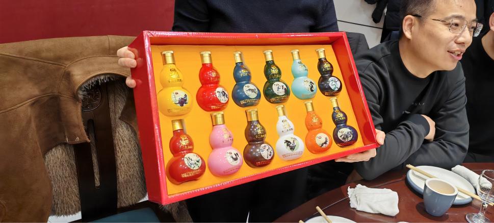 Zemeijiak ongi etorria ematen dio Zaldiaren Urteari Taldearen Urteko Ospakizunarekin